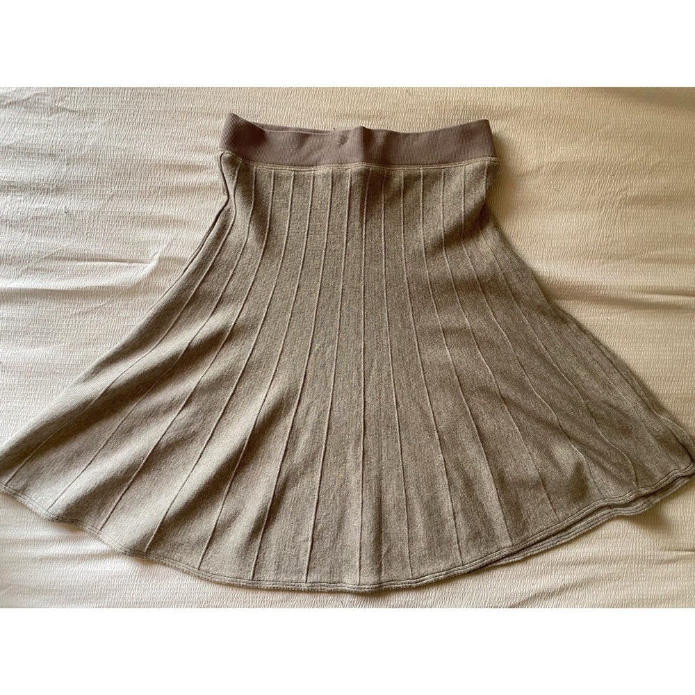 ✨NEW LISTING✨ High waisted skirt